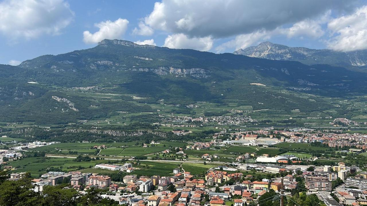 Vista Mozzafiato Sulle Alpi Apartment Rovereto  Luaran gambar